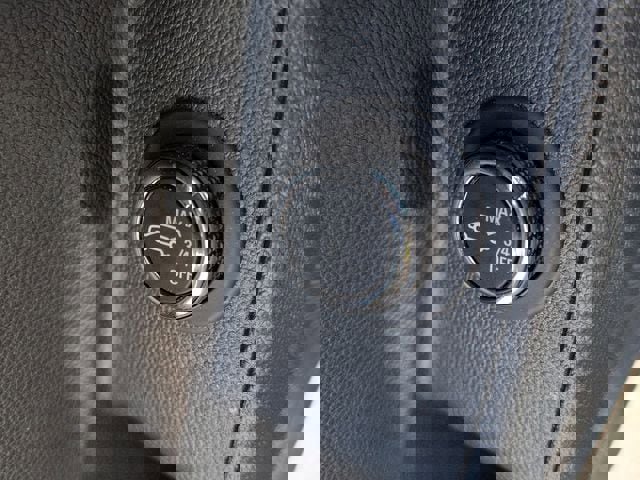 Used 2023 Chevrolet Traverse LT image 15