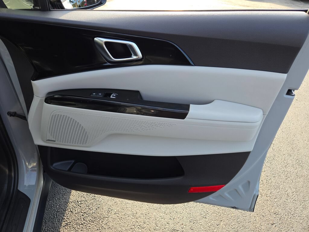 Used 2022 Kia Carnival SX Prestige FWD image 5