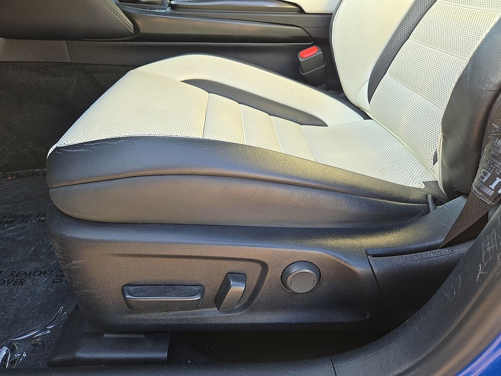 Used 2022 Lexus IS 350 F Sport RWD image 23