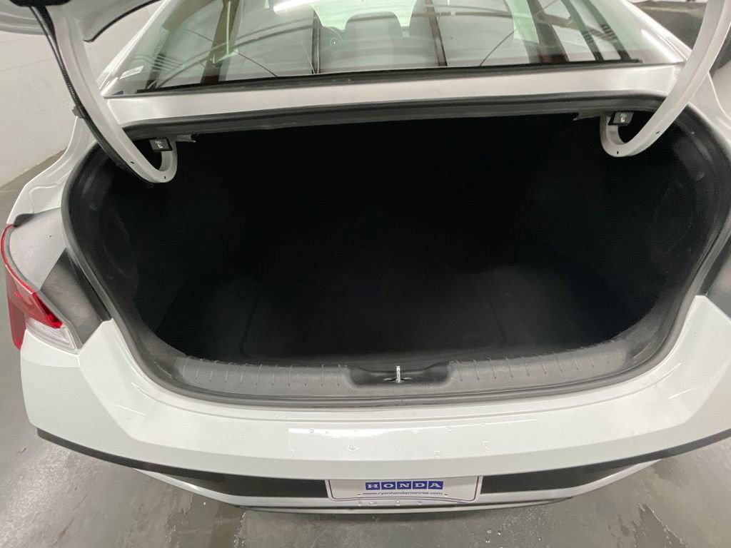 Used 2025 Hyundai Elantra SEL image 25