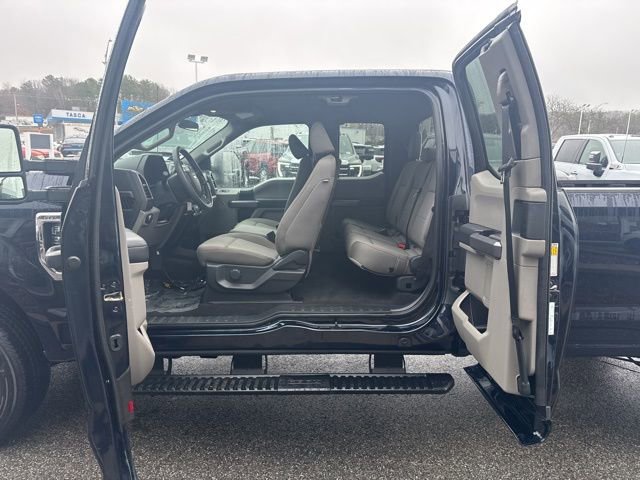 Used 2022 Ford F350 XLT w/ Snow Plow Prep Package image 27