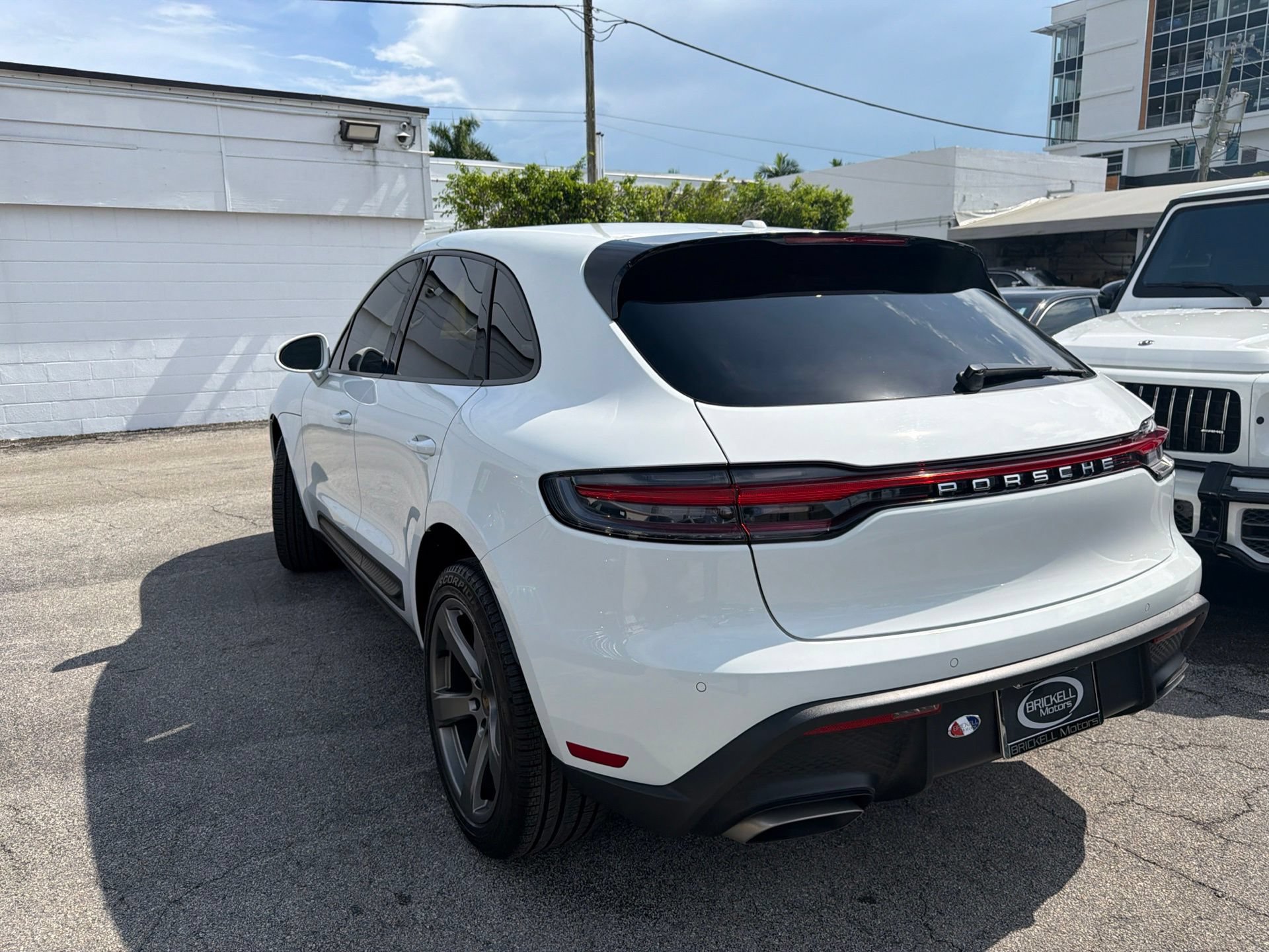 Used 2025 Porsche Macan AWD/4WD image 13