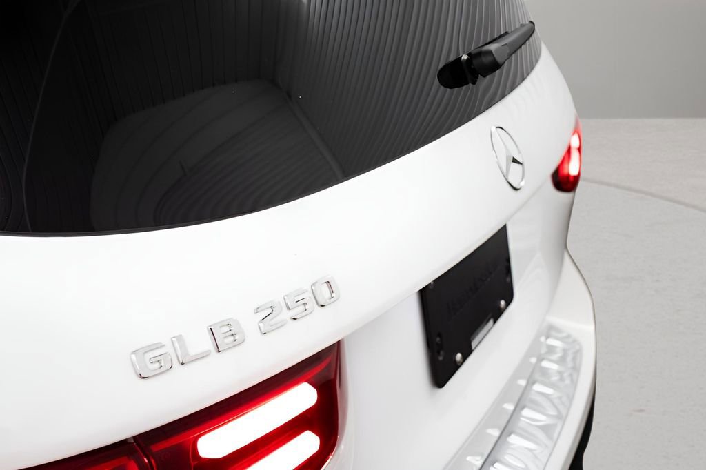 Used 2025 Mercedes-Benz GLB 250 GLB 250 image 7