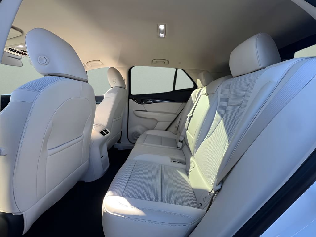 Used 2023 Buick Envision Preferred image 12