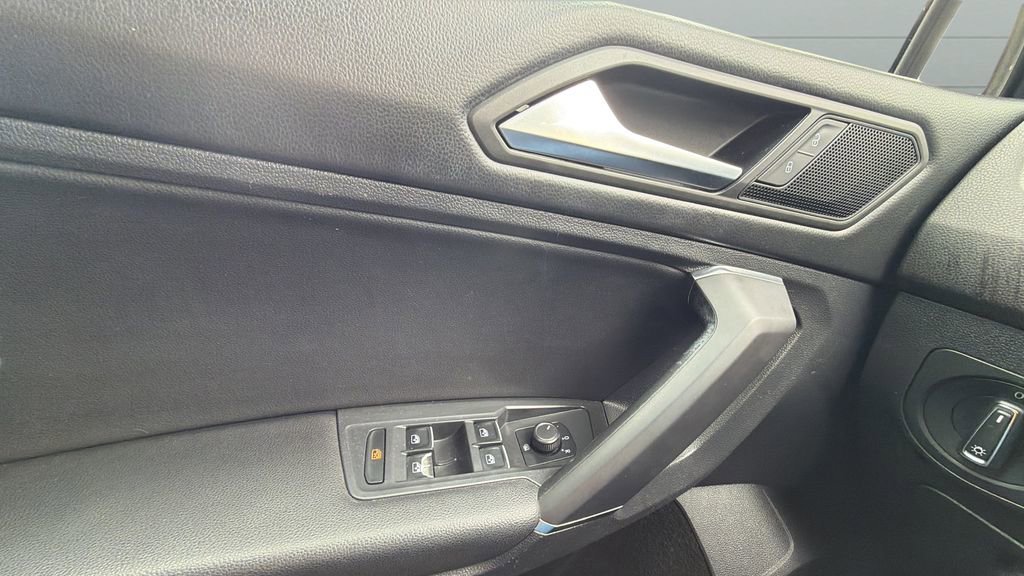 Used 2020 Volkswagen Tiguan SE AWD/4WD image 24