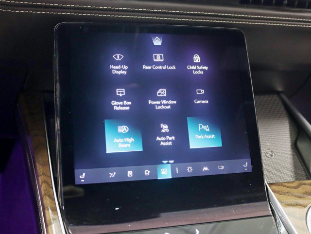 Used 2025 Cadillac Escalade Sport Platinum w/ LPO, ONYX Package AWD/4WD image 30