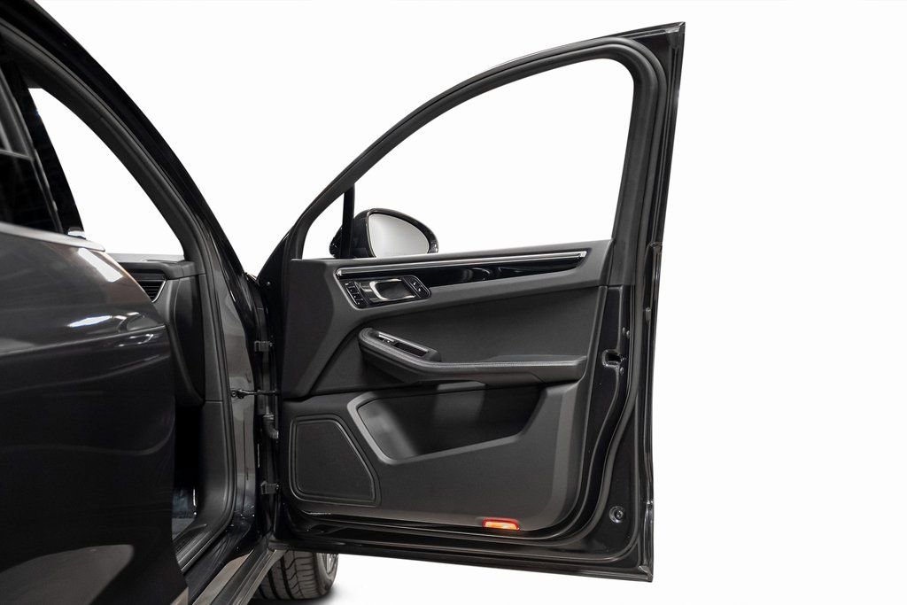 Used 2017 Porsche Macan image 52