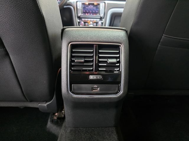 Used 2018 Volkswagen Passat 3.6 FWD image 29