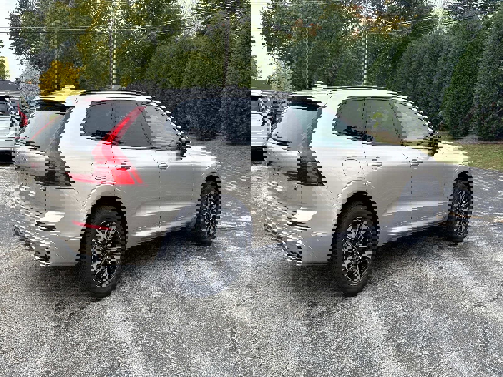 New 2026 Volvo XC60 B5 Plus w/ Climate Package image 5