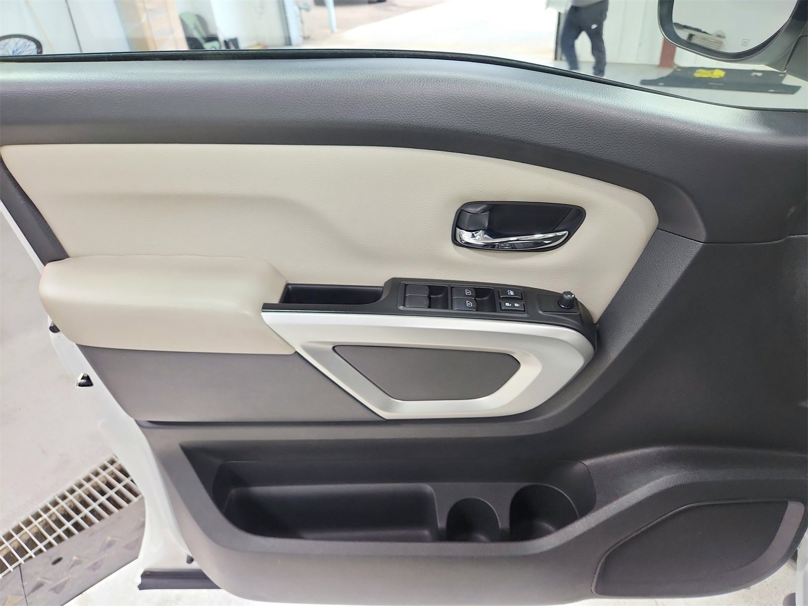 Used 2023 Nissan Titan SV w/ Accessory Utility Package image 28