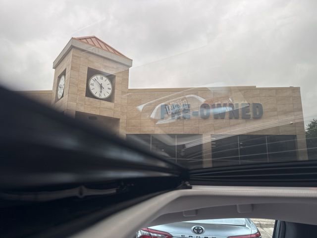 Used 2025 Toyota Sienna XLE w/ XLE Plus Package FWD image 6