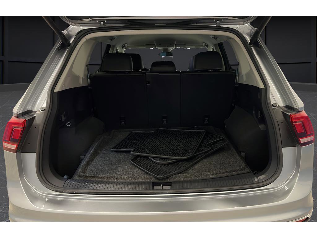 Used 2024 Volkswagen Tiguan SE AWD/4WD image 25