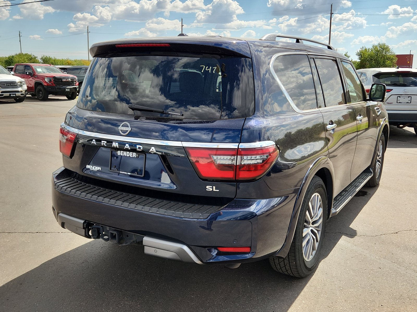 Used 2023 Nissan Armada SL w/ Captain's Chairs Package RWD image 4