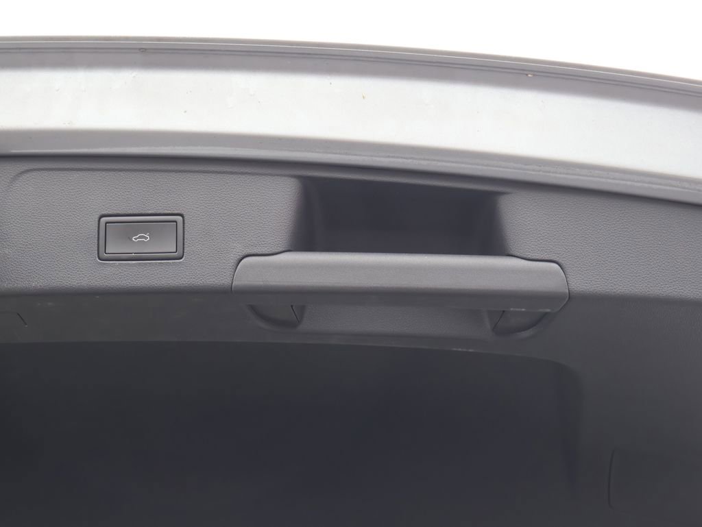 Certified 2022 Volkswagen Atlas Cross Sport SEL R-Line image 24