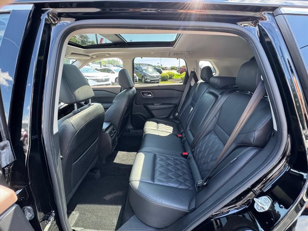 Certified 2021 Nissan Rogue Platinum FWD image 12