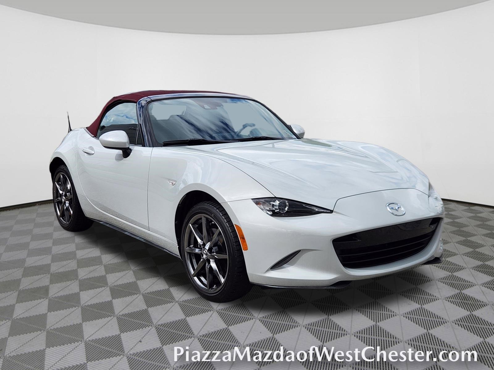 Used 2018 MAZDA MX-5 Miata Grand Touring RWD image 1