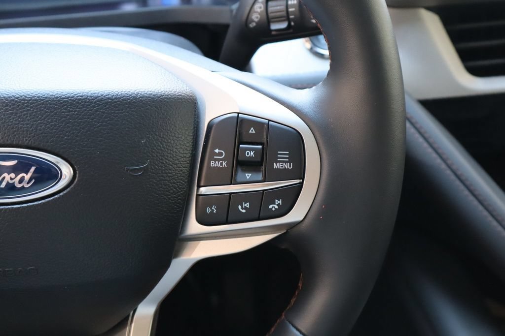 Used 2025 Ford Explorer Active AWD/4WD image 24