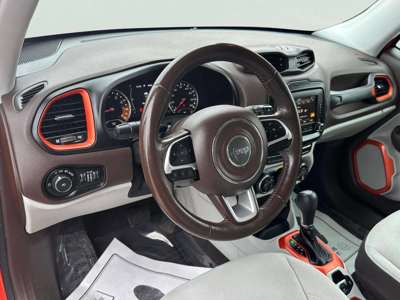 Used 2015 Jeep Renegade Latitude w/ Popular Equipment Group image 11