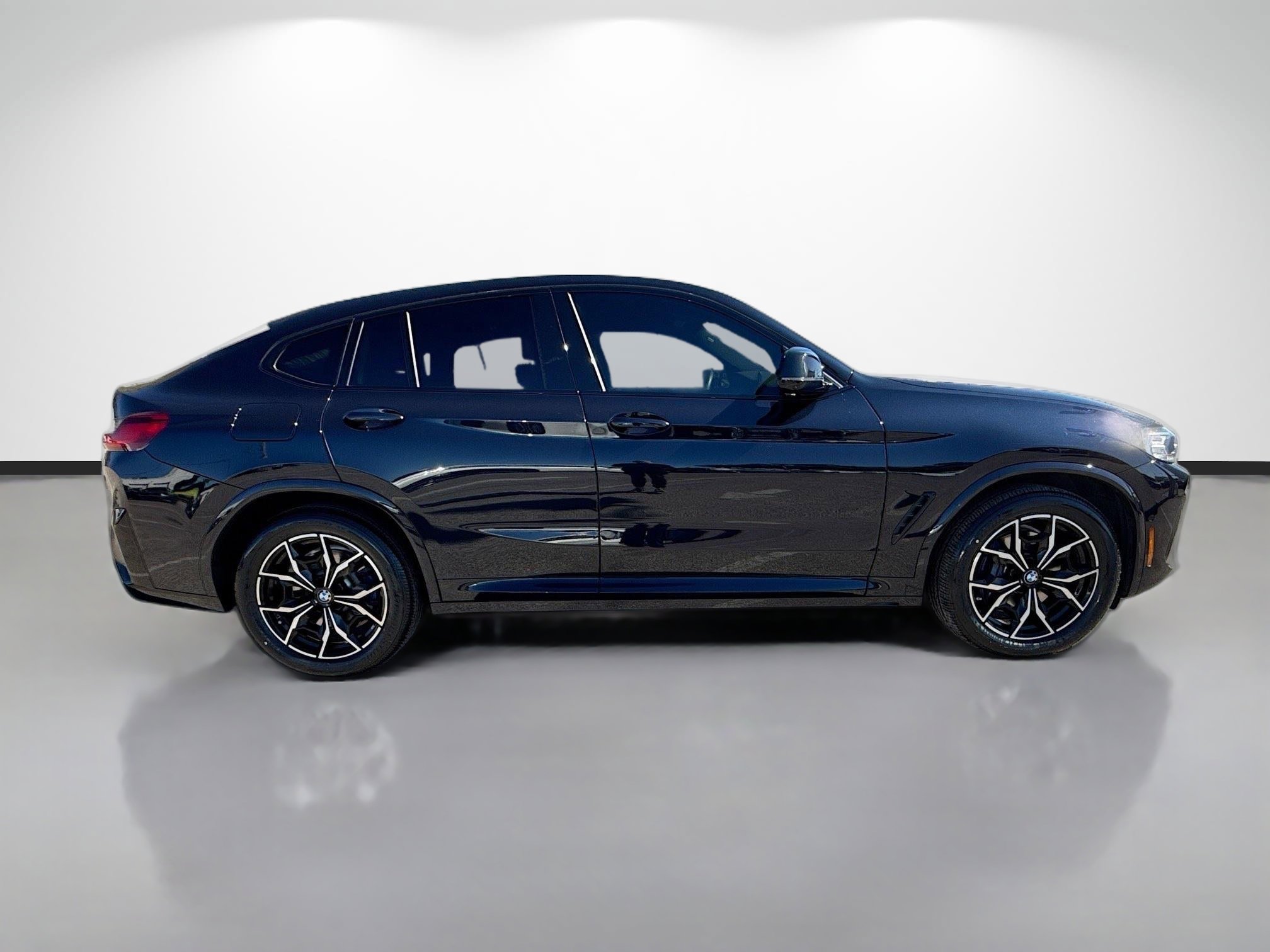 Used 2024 BMW X4 M40i w/ Premium Package image 2