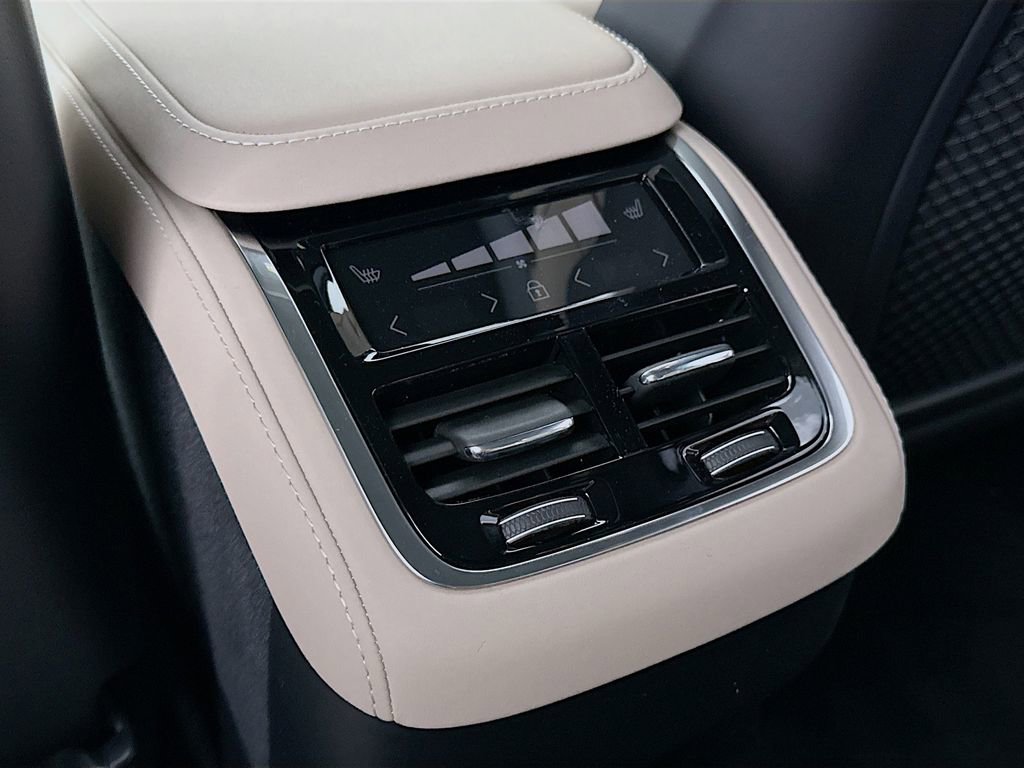 New 2026 Volvo XC90 B6 Plus w/ Protection Package Premier image 26