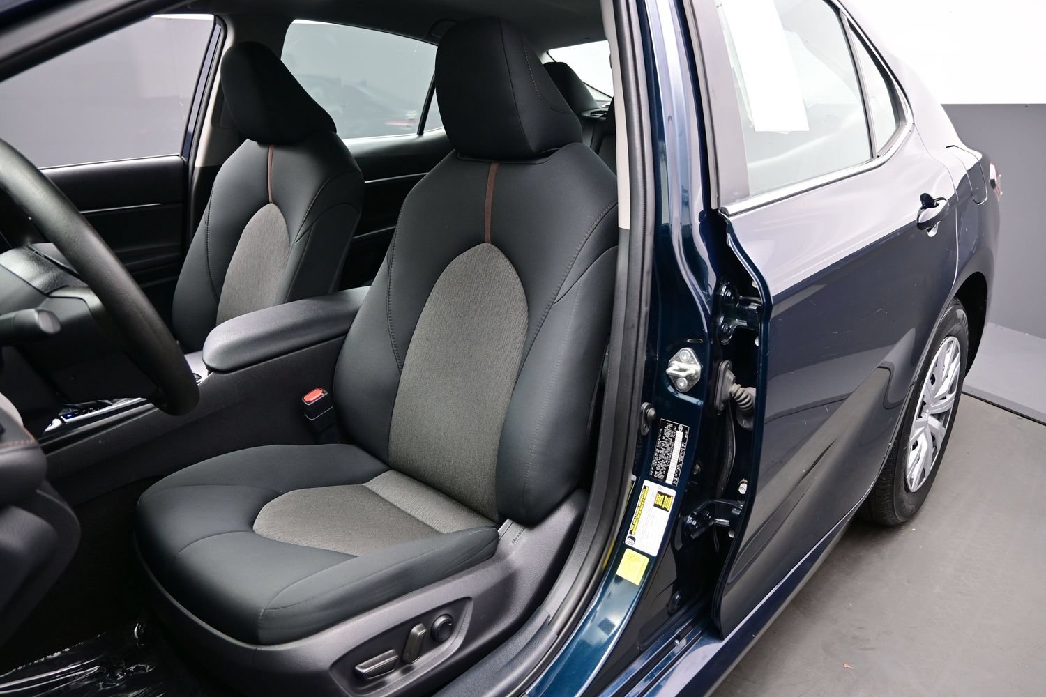 Used 2020 Toyota Camry LE w/ Fleet Convenience Package FWD image 12