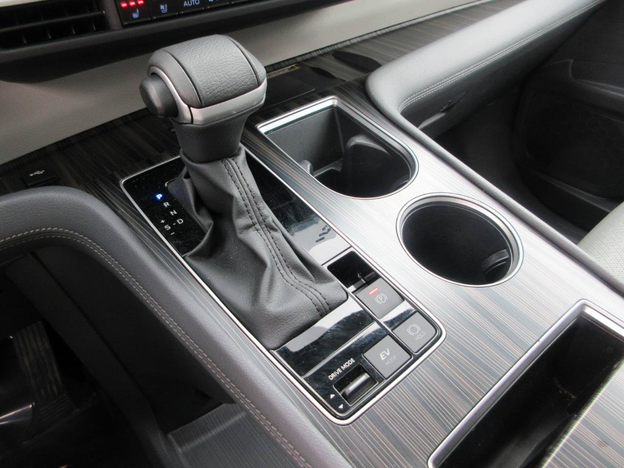 Used 2024 Toyota Sienna Limited AWD image 60