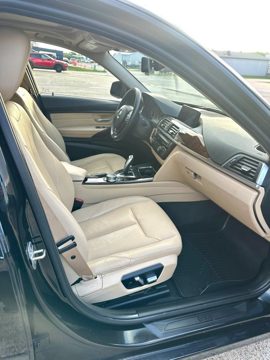 Used 2017 BMW 320i xDrive Sedan AWD/4WD image 12