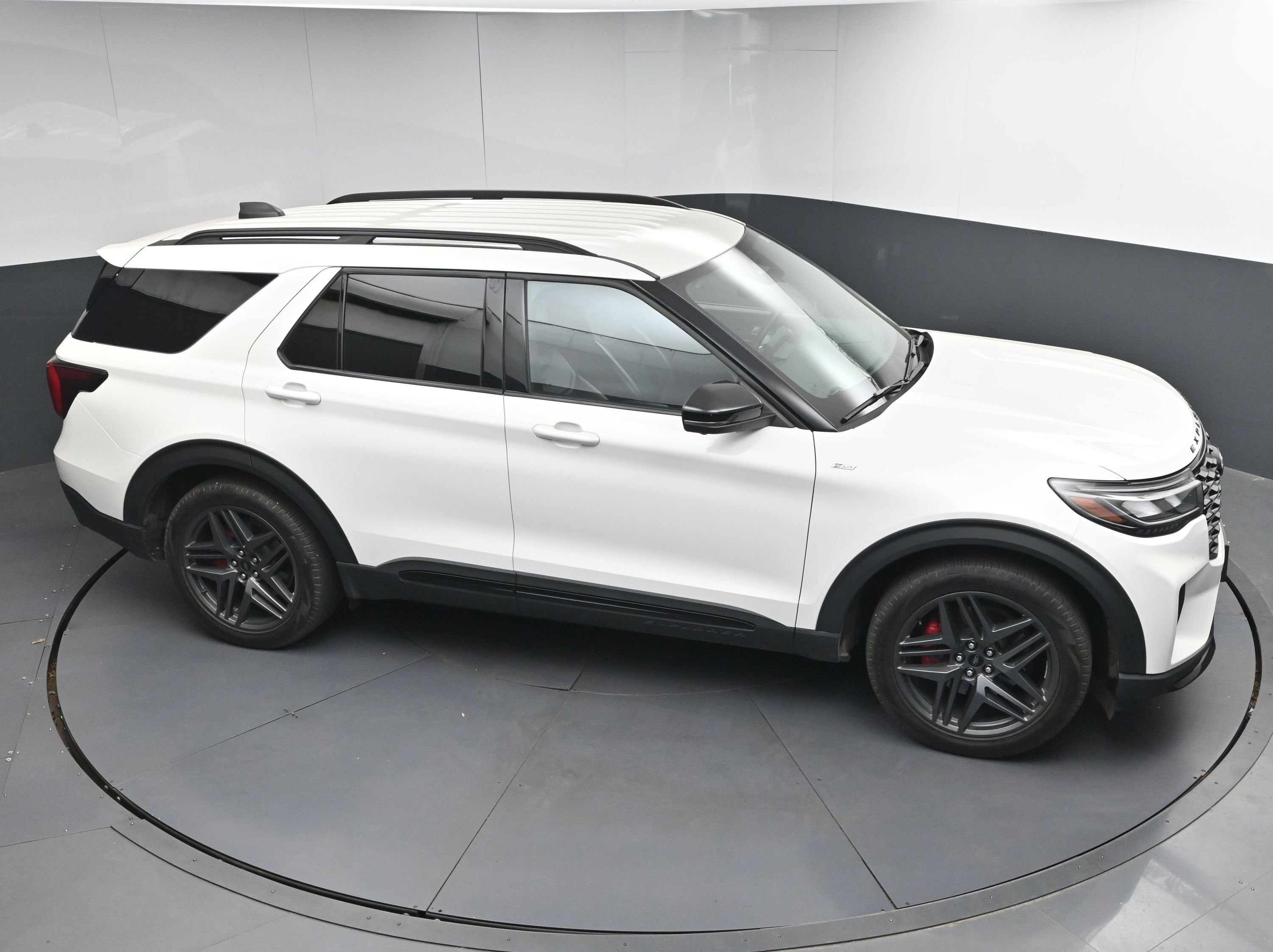 Used 2025 Ford Explorer ST-Line w/ Premium Package RWD image 33