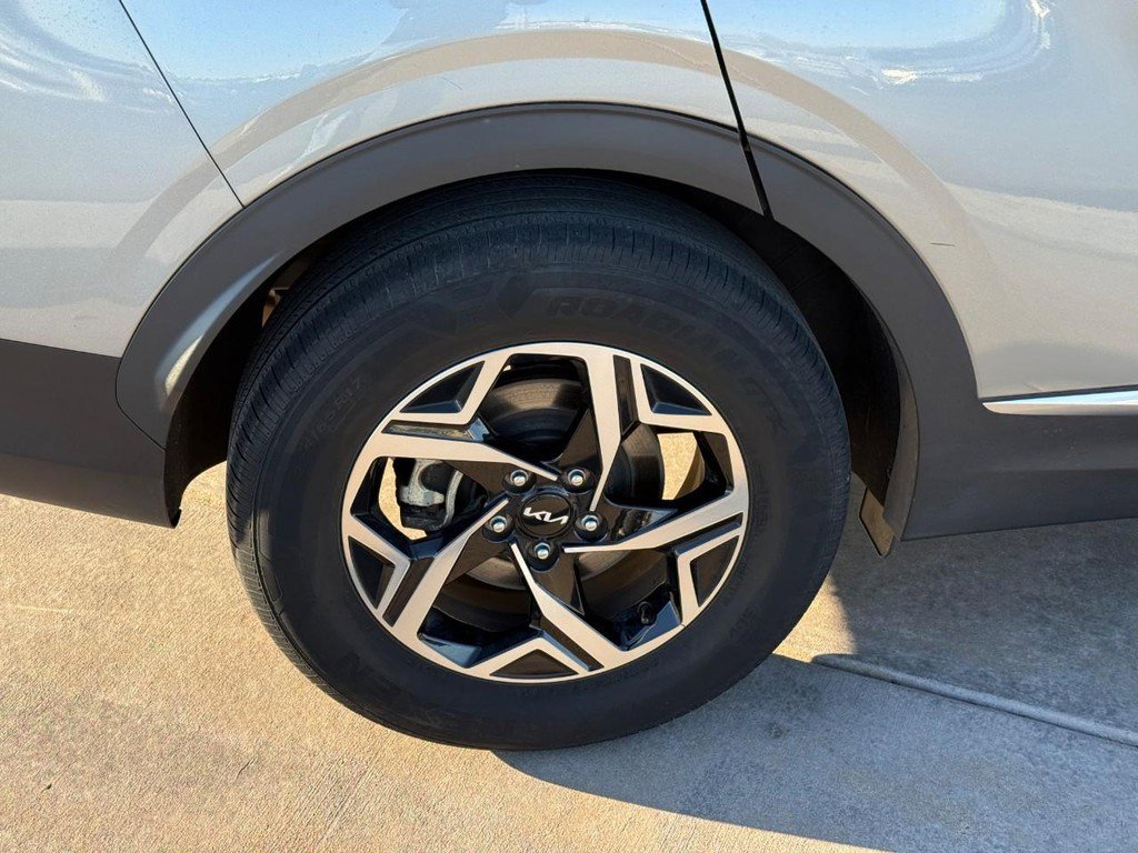 Used 2024 Kia Sportage LX image 6