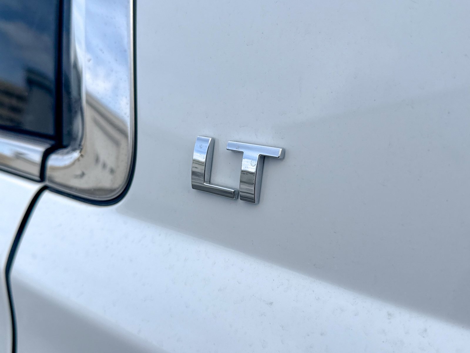 Used 2018 Chevrolet Suburban LT image 16