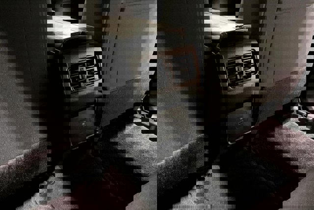 Used 2023 Nissan Rogue SV image 34