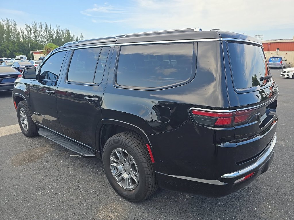 Used 2023 Jeep Wagoneer 2WD image 7