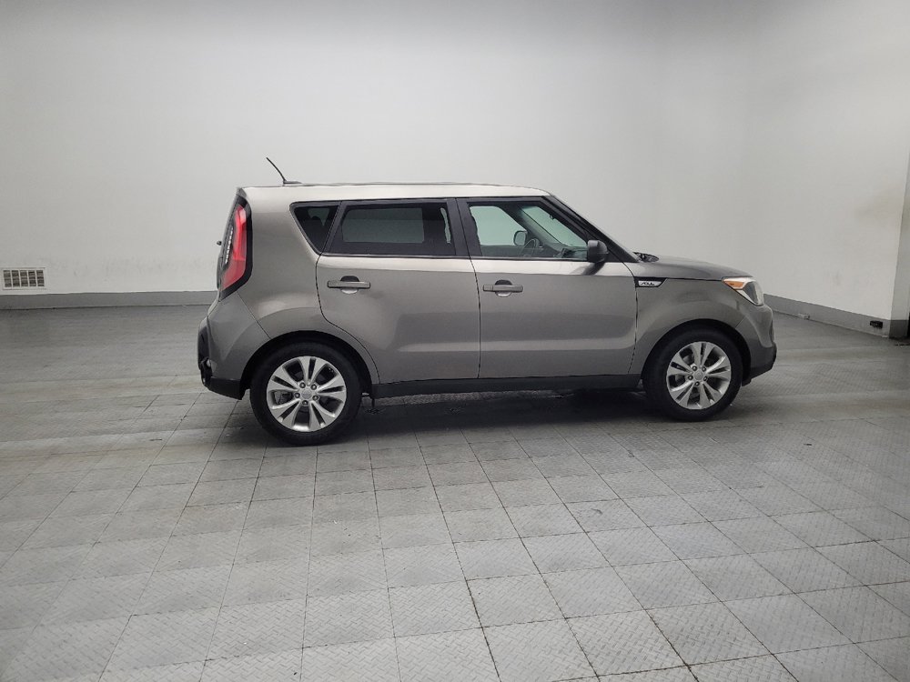 Used 2016 Kia Soul + image 10