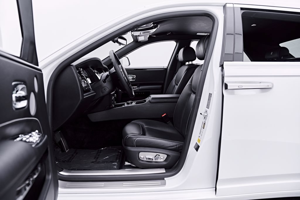 Used 2018 Rolls-Royce Ghost RWD image 44