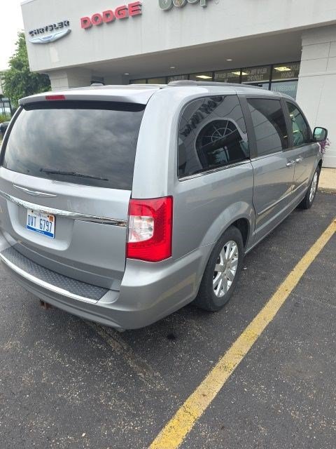 Used 2015 Chrysler Town & Country Touring FWD image 2