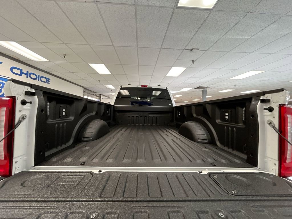 New 2026 Ford F350 4x4 Crew Cab Super Duty image 11