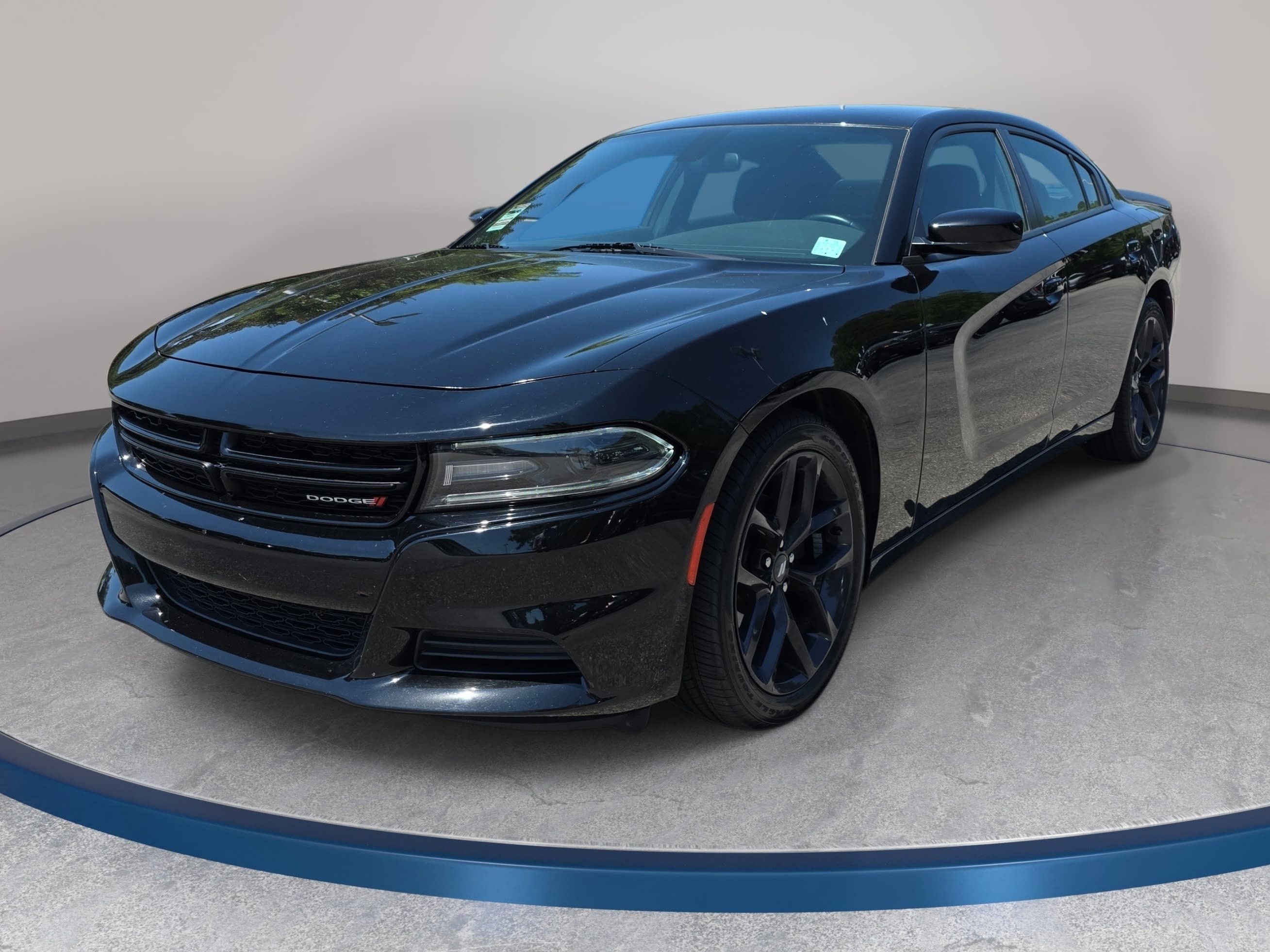 Used 2020 Dodge Charger SXT w/ Blacktop Package RWD image 1