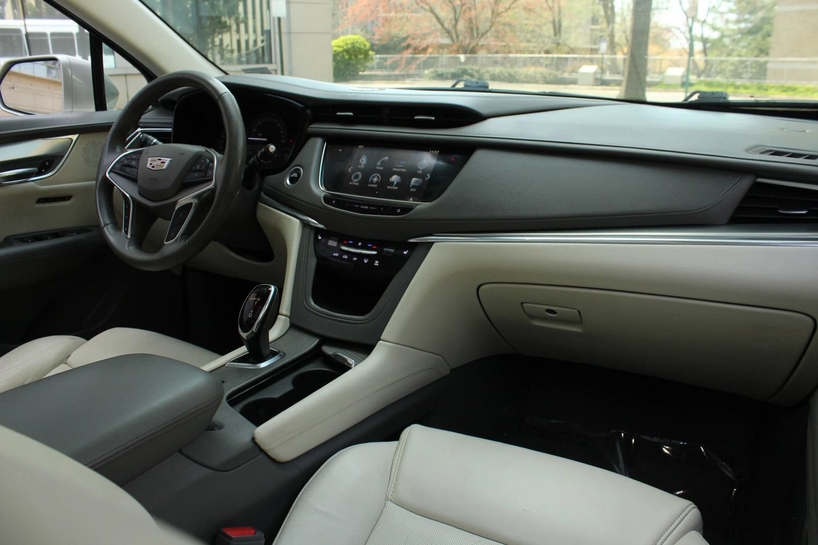 Used 2017 Cadillac XT5 Luxury w/ Driver Awareness Package AWD/4WD image 23
