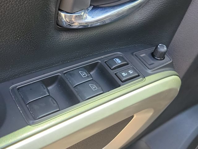 Used 2021 Nissan Titan SV w/ SV Convenience Package AWD/4WD image 21