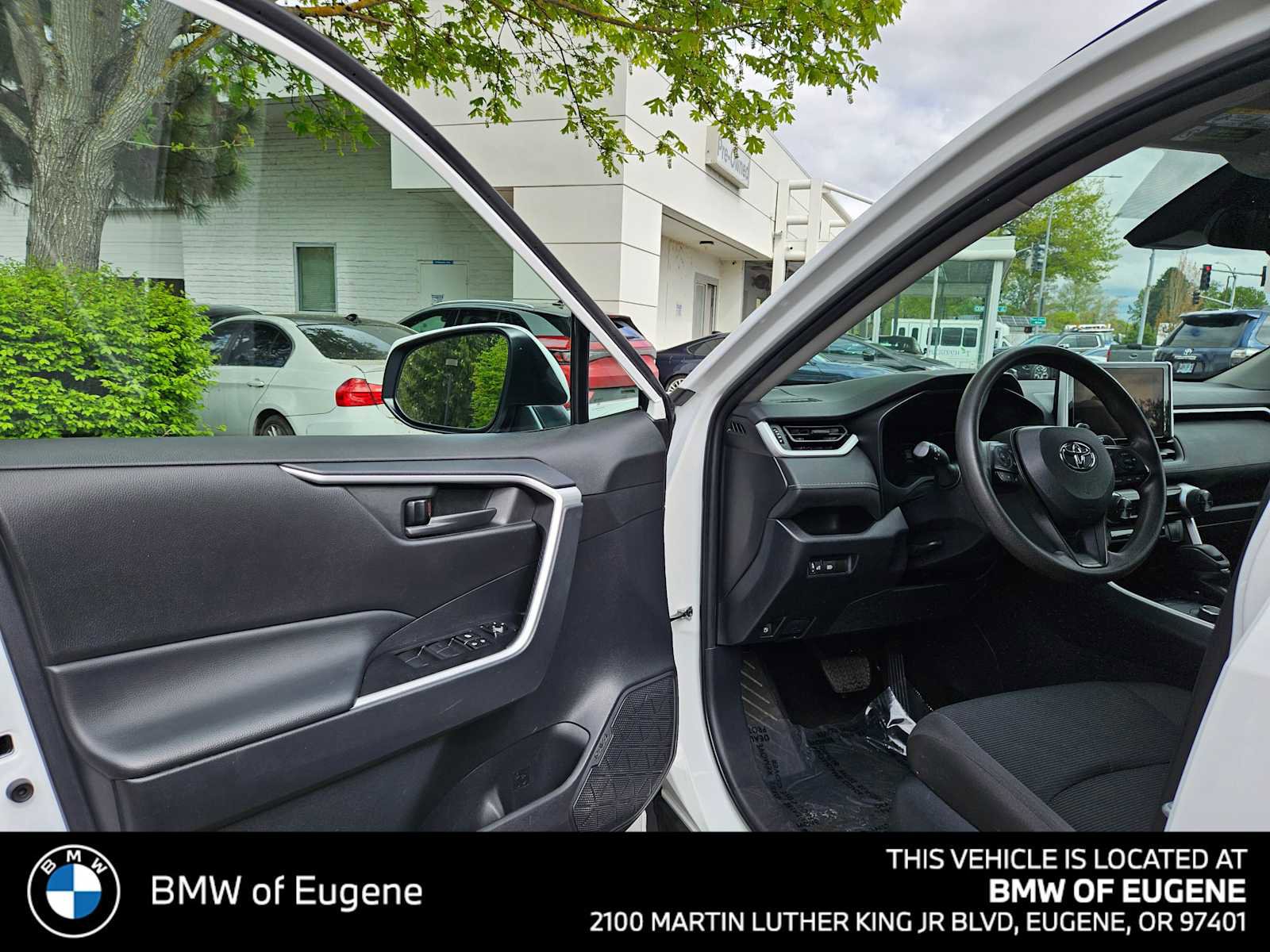 Used 2024 Toyota RAV4 LE AWD/4WD image 23