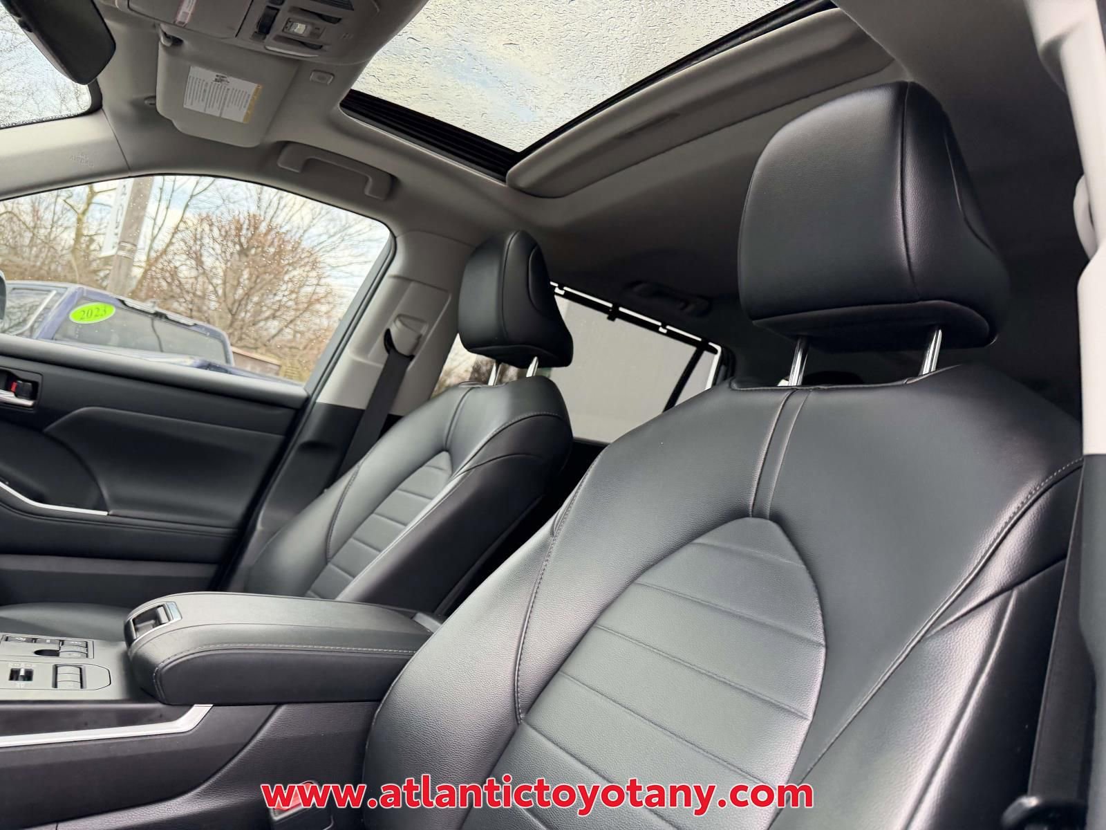 Used 2023 Toyota Highlander XLE image 13