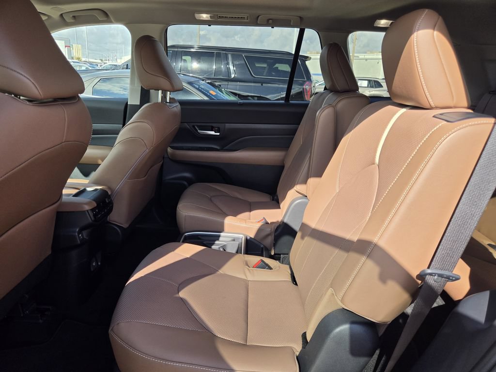 Used 2026 Toyota Grand Highlander AWD image 30
