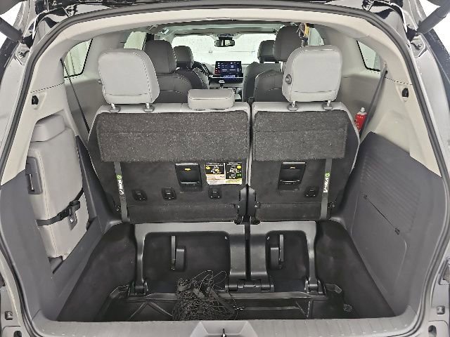 Certified 2023 Toyota Sienna XLE FWD image 33