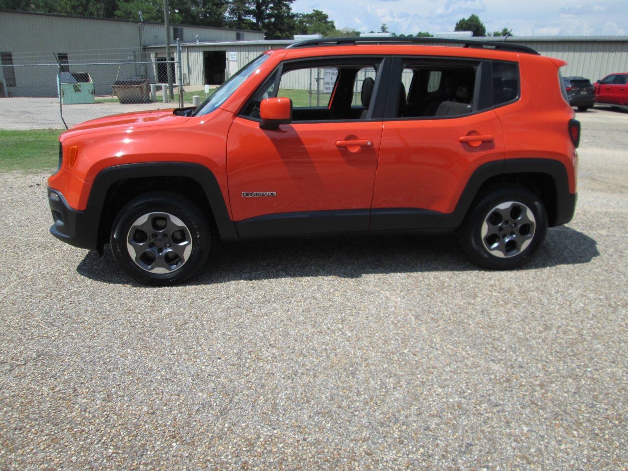 Used 2015 Jeep Renegade Latitude AWD/4WD image 3