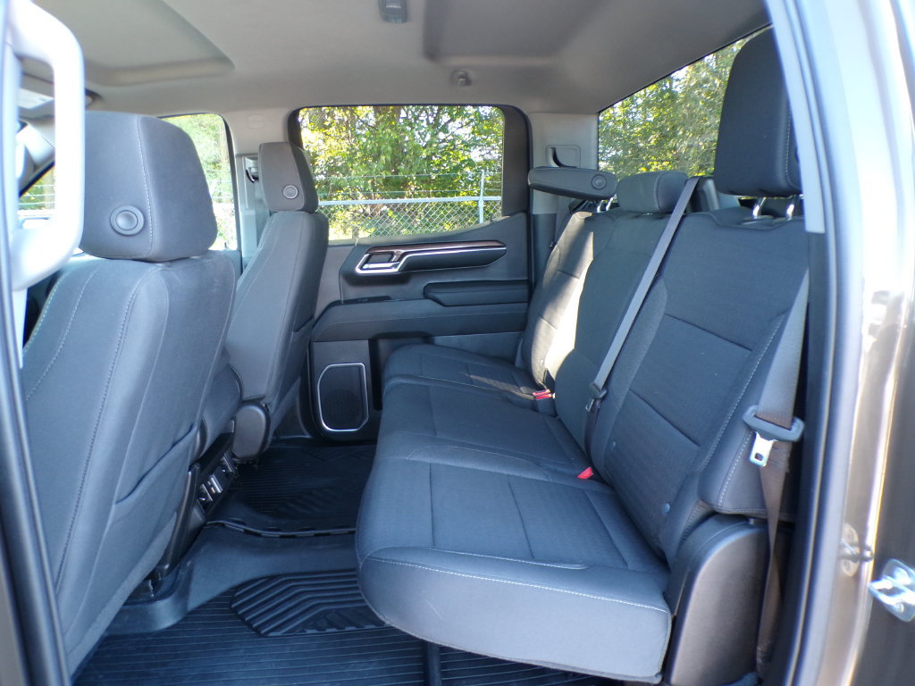 Used 2023 Chevrolet Silverado 1500 LT AWD/4WD image 18