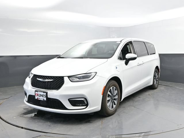 Used 2023 Chrysler Pacifica Touring-L FWD image 6