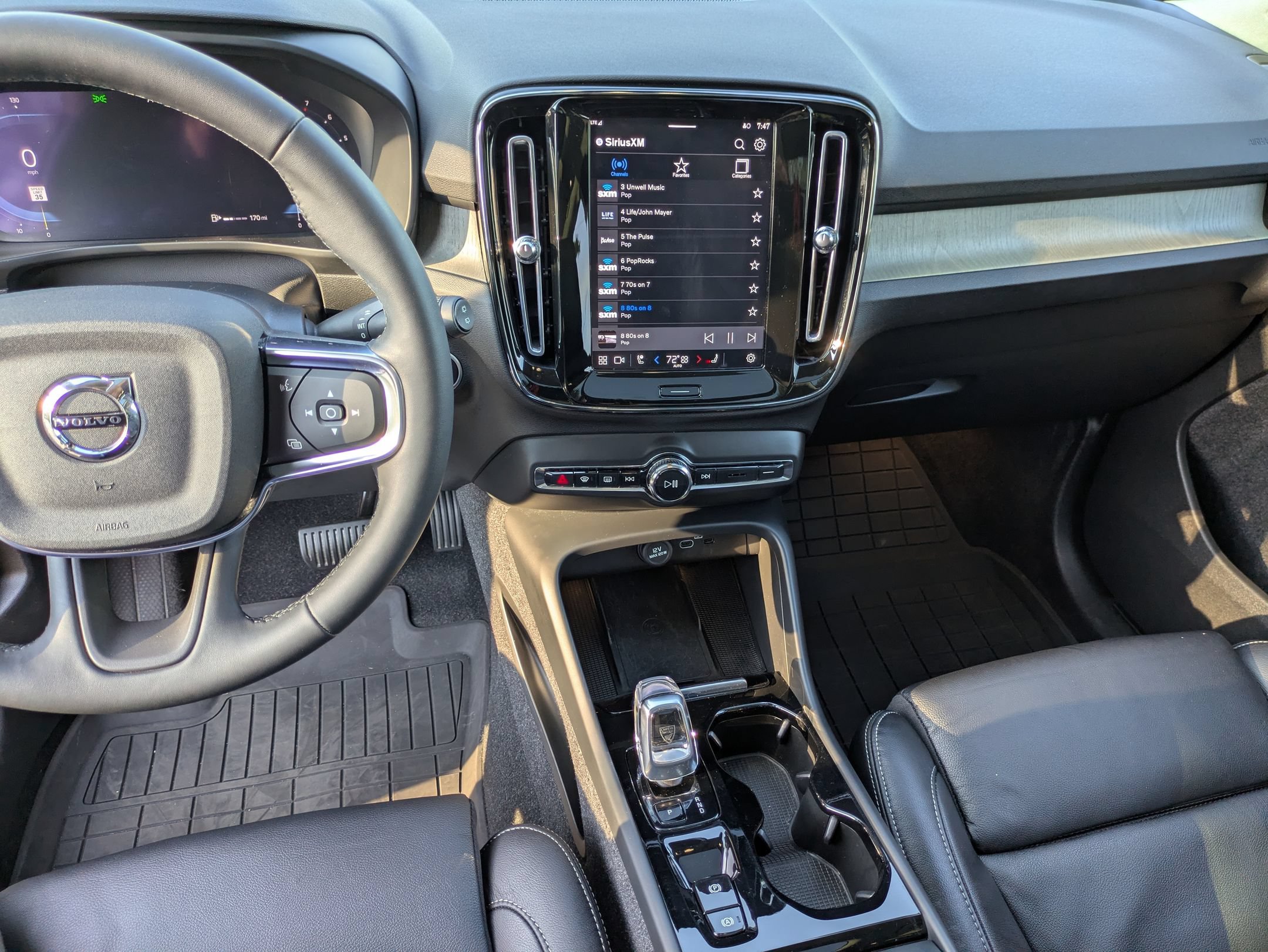 Used 2023 Volvo XC40 B4 Ultimate FWD image 21