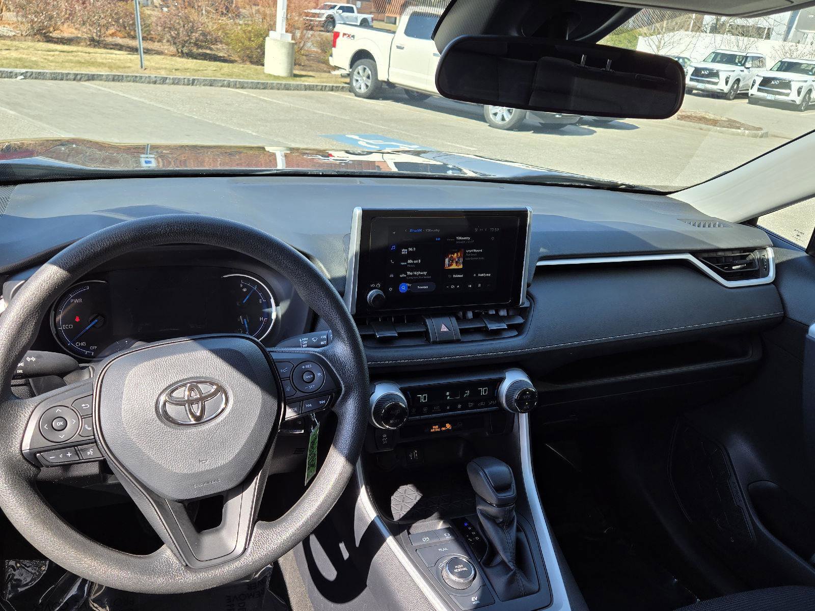 Used 2025 Toyota RAV4 LE AWD/4WD image 8