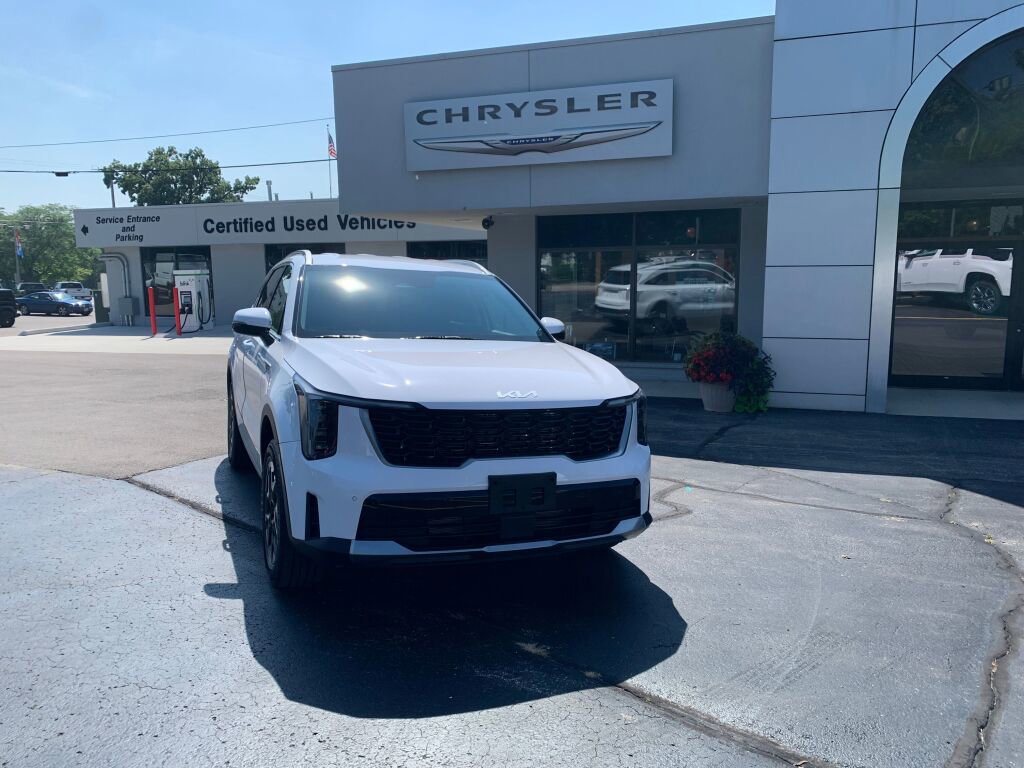 Used 2025 Kia Sorento S image 3