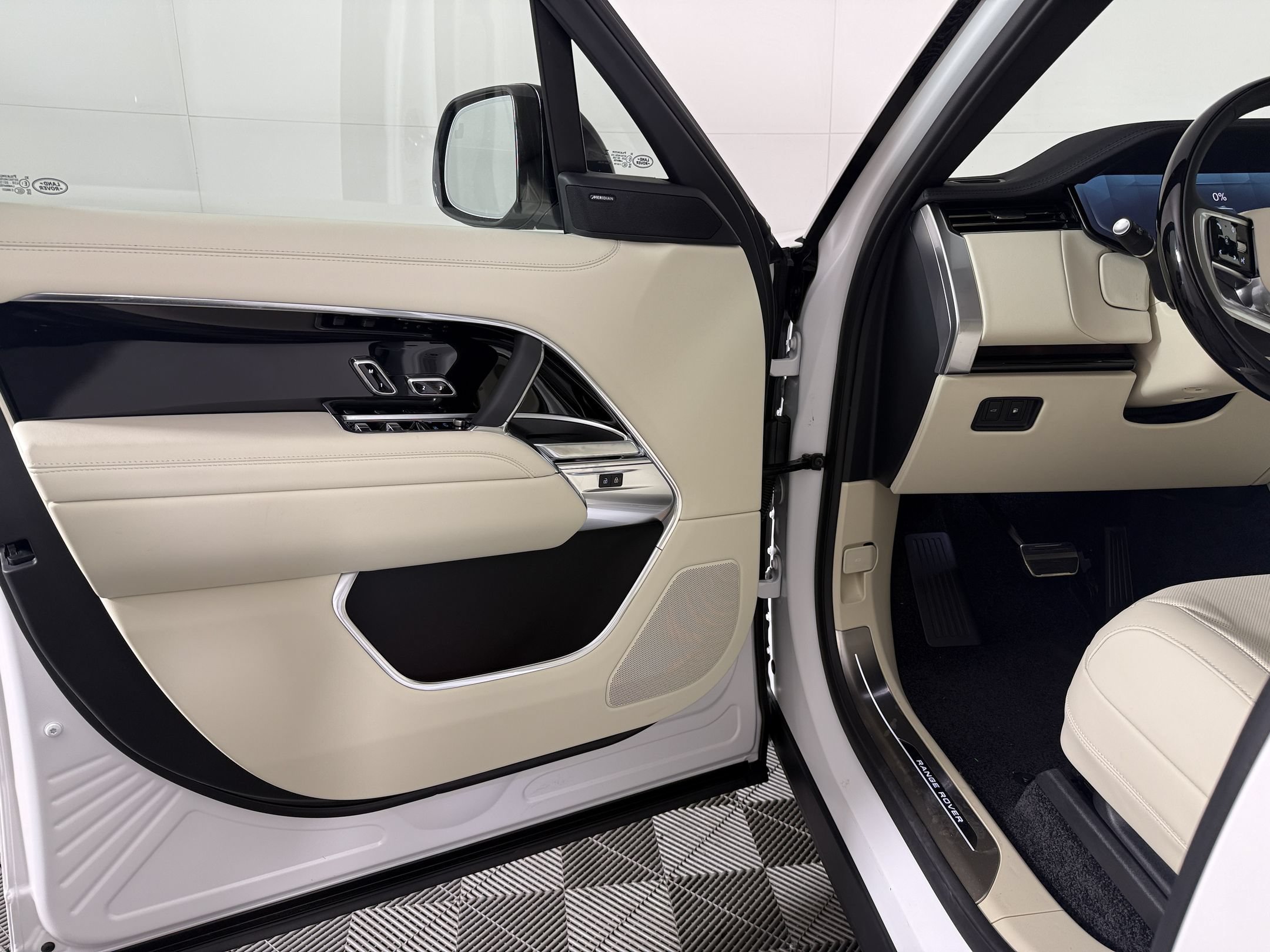 New 2027 Land Rover Range Rover SE AWD/4WD image 13